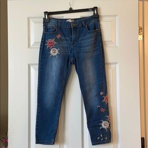 Blue jeans with embroidered flowers